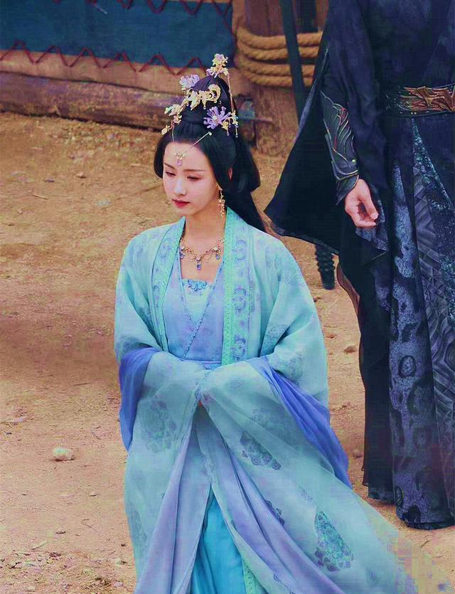 陈都灵|换个造型像解开封印，有多少女明星的颜值被低估了