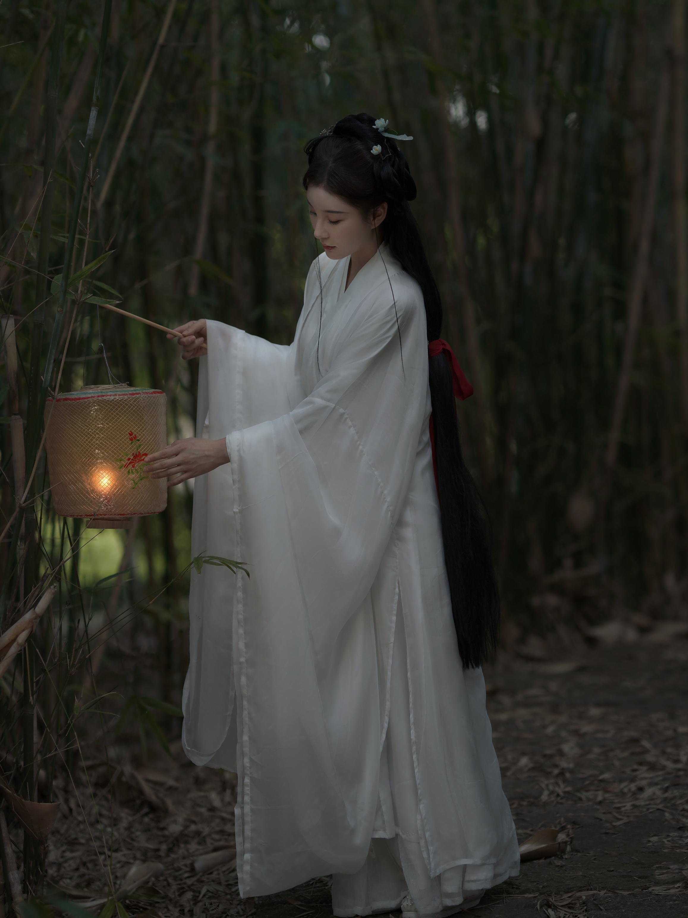 |把所有的深情，缓缓呢喃