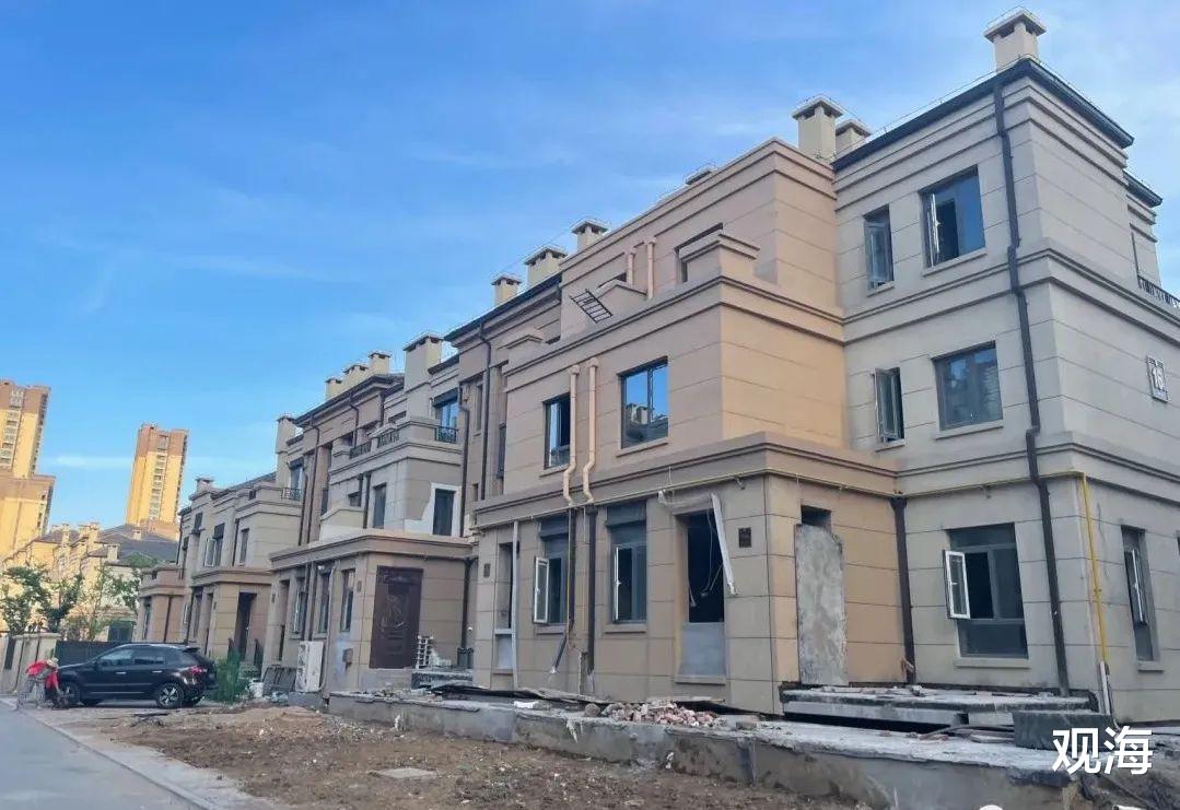 别墅|车位变绿地?高新区这个别墅小区部分地上车位被拆!