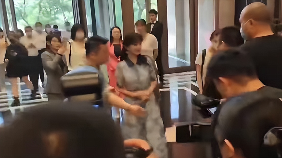 赵雅芝|香港女星赵雅芝疑定居杭州!看千万豪宅笑容满面,状态超好似少女