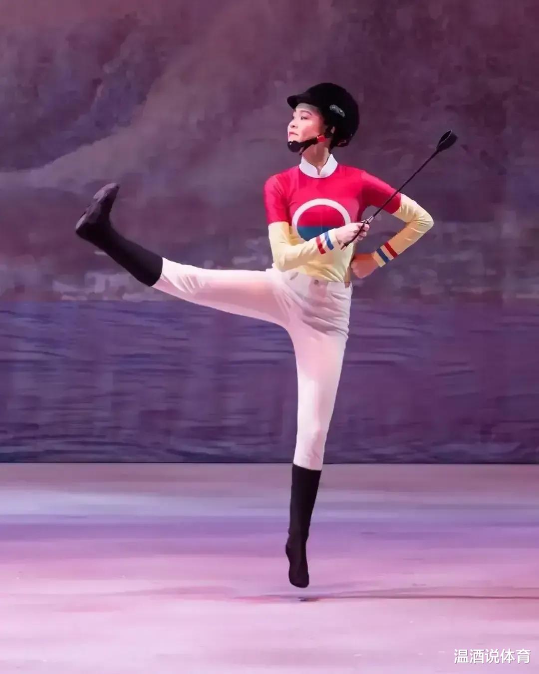 刘銮雄|刘銮雄的女儿才19岁,就已经这么漂亮了,开着4000万的游艇出海吹海风钓鱼了