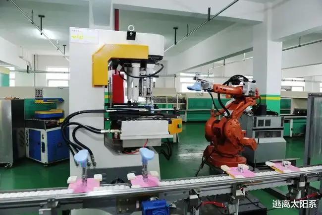 银行|中国工厂加速机器人自动化,以后找工作会越来越难吗?