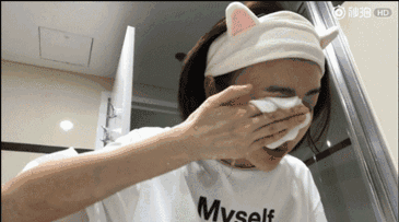 马桶上别挂毛巾架了!瞧瞧年轻人的做法,太先进了,给大家晒晒