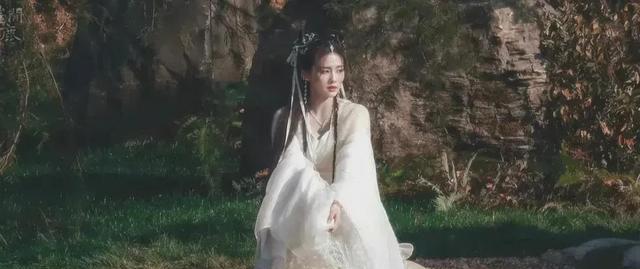 白梦妍|白鹿被称90流量花“后备役”,网曝将出演《坤宁》,曾被嘲演技差