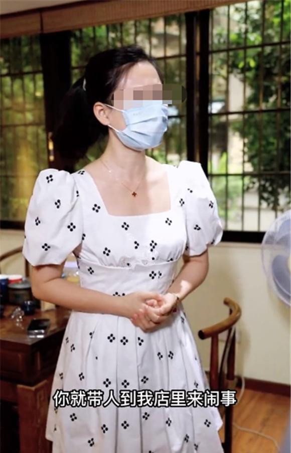 男子上门要债回顾，女子没钱偿还答应其无理要求，网友：不讲武德