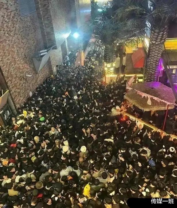 梨泰院|1.83米男星为救陌生女身亡，葬礼上父亲悲鸣，梨泰院踩踏原因曝光