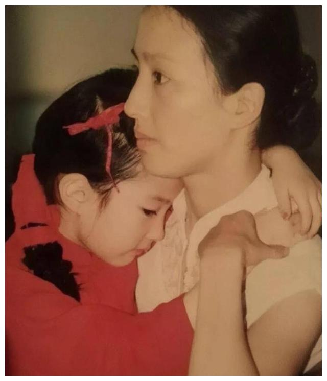 刘亦菲|“争议天仙”刘亦菲：新剧爆红后被翻旧账，公开承认穿过山寨礼服