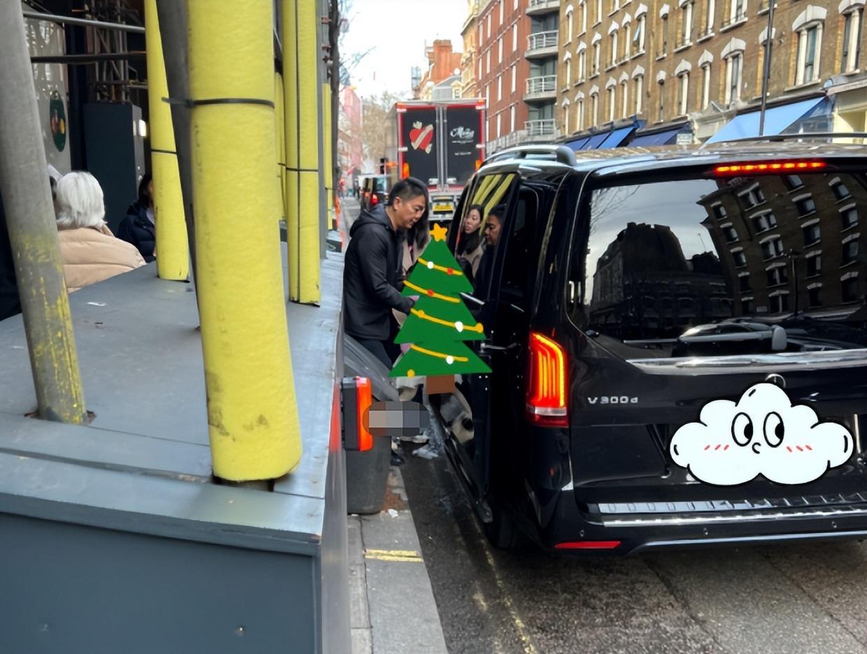 章泽天|章泽天2胎携全家英国待产，刘强东亲自抱女儿上车，引发移民猜想