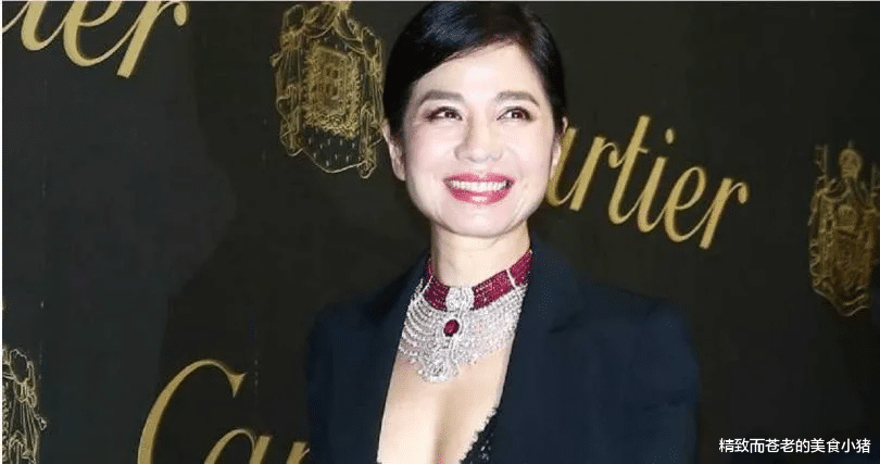 钟楚红|东方的玛丽莲梦露素颜过 62 岁生日 钟楚红放话此生不靠医美