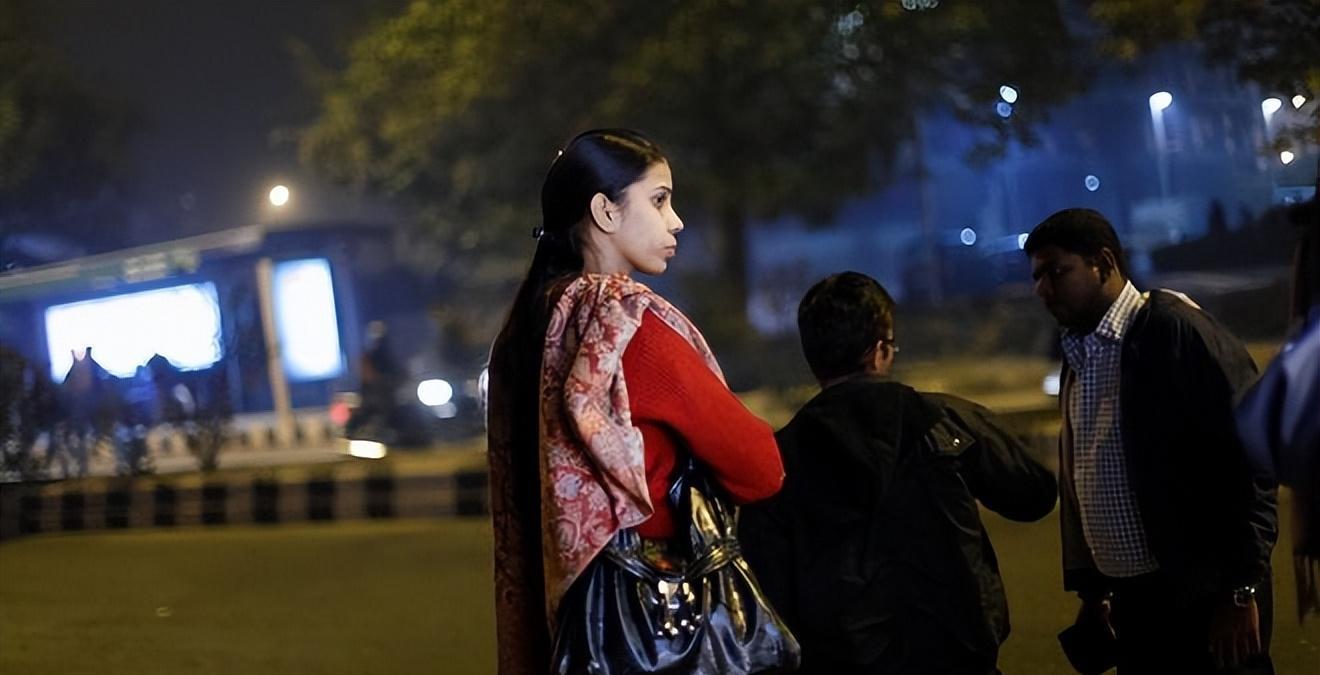 印度25岁女子面试，遭4名HR轮流侵犯施暴, 事后绑住双手被扔出窗外