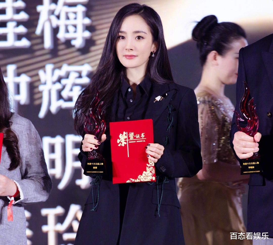 杨幂|抠脚4个月后，“杨幂”要演双女主剧了？抛弃古偶的她简直帅炸了