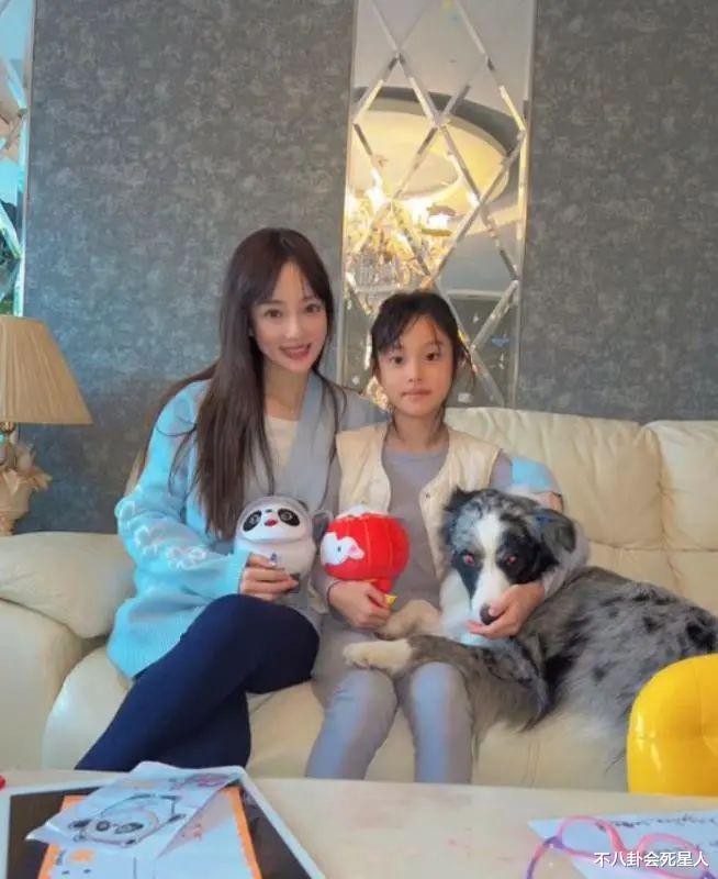 李小璐|曾经风光，如今过气的6位内地女星，“变脸”，吃路边摊，当网红