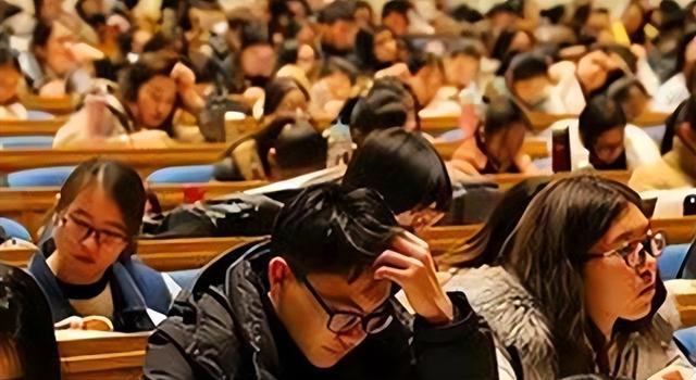 求职|“今年找工作也太卷了吧”，毕业生找工作屡屡受挫，现实太残酷