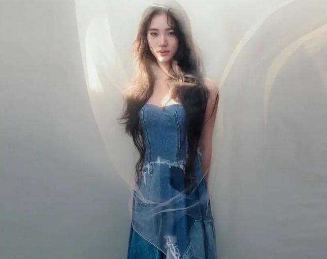 小S|小S二女儿又拍杂志，眼神忧郁穿着成熟，不受姨妈大S事情影响