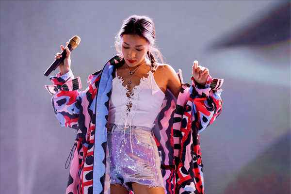 吉克隽逸|装穷、卖惨、成功“走出大山”的吉克隽逸，如今为何如此矫情？