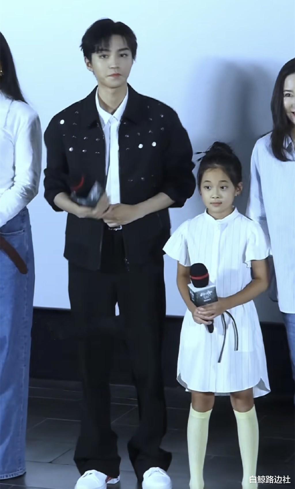 梅婷|演员梅婷带一对儿女露营!9岁女儿继承其美貌,曾和王俊凯演电影