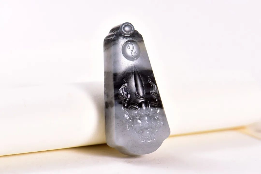 破晓东方|细说玉雕中的黑白两道