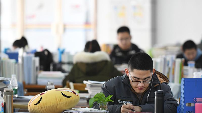 |研究生学历对大学生找工作，有多大帮助？这是完全不同的档次