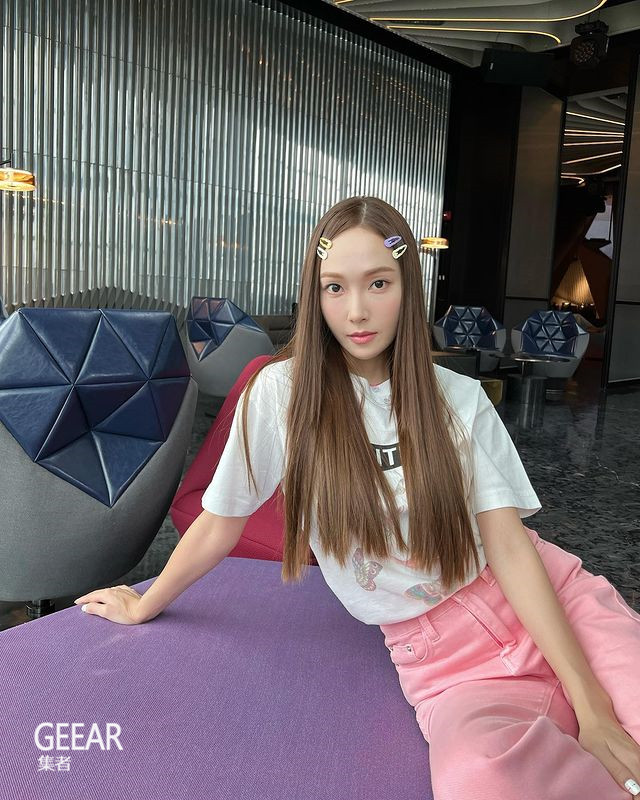 少女时代|郑秀晶与少女时代队员不和，因此事退团？