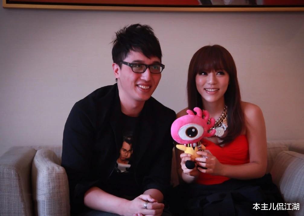 华少|从“中国好舌头”到“前线记者”，华少是如何自“毁”前程的？