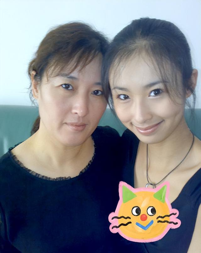 翟凌|兽兽:被前任一渣再渣,私密照两次被外泄,嫁富二代老公孩子6岁