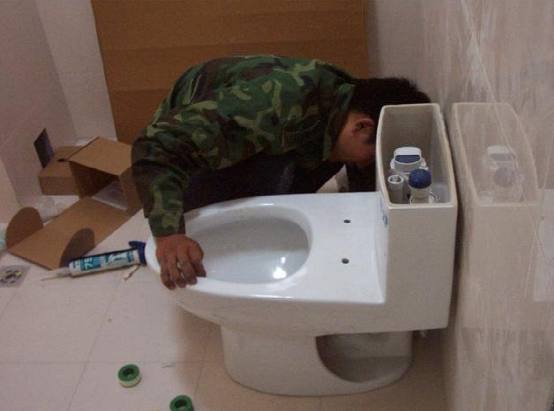 马桶安装原来这么简单,一分钟就学会,再也不用花钱请工人