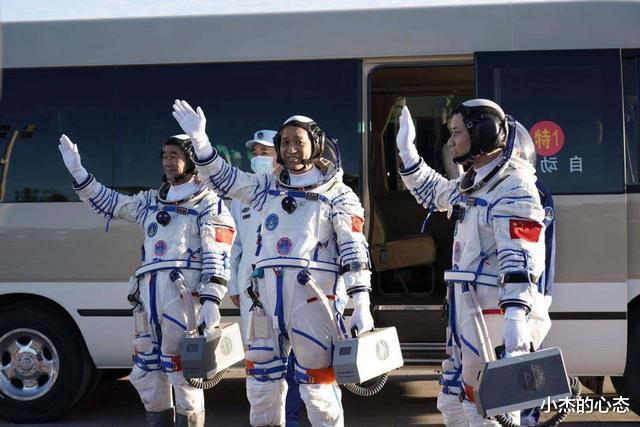 宇航员在太空生活3个月,返回后被抬出,因为身体“发生了变化”