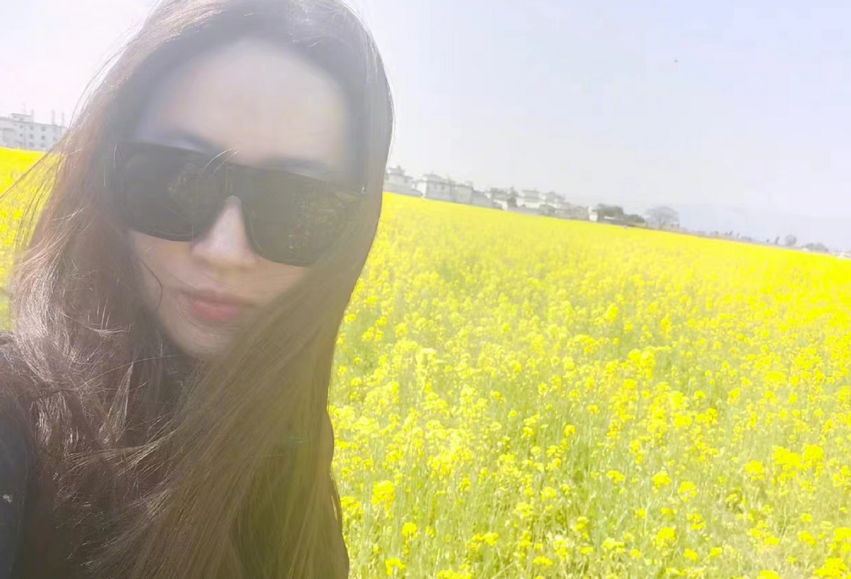 刘亦菲|刘亦菲儿童节逛游乐园视频曝光，戴卡通头饰素颜出镜，玩得开心