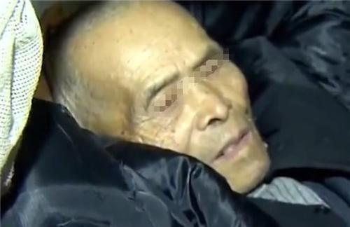 八旬老人风流一生患上绝症,半个镇都是他的子女,临终却无人相认