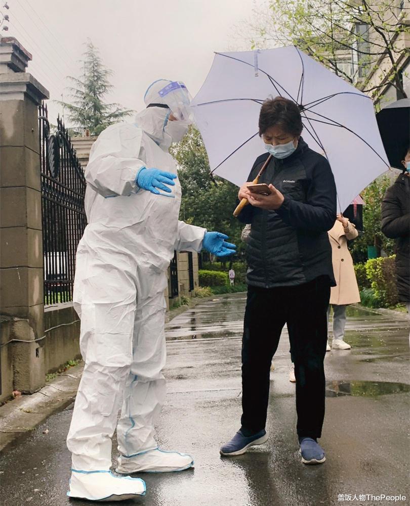 陈龙|6位疫情下的明星志愿者,搬物资、引导居民做核酸,个个值得称赞