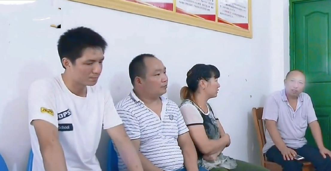 湖南女子对不起男友后,赖屋里不走要500万,女子:半年青春费
