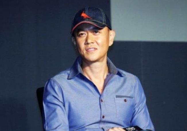 张嘉益|他身家过亿却喜欢跑龙套，张嘉译去哪他去哪，网友：片酬够油费吗