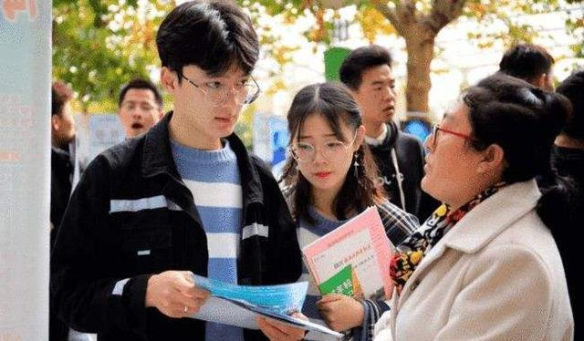 大学|市场已“饱和”的专业，看起来很体面，重点大学也难找工作！