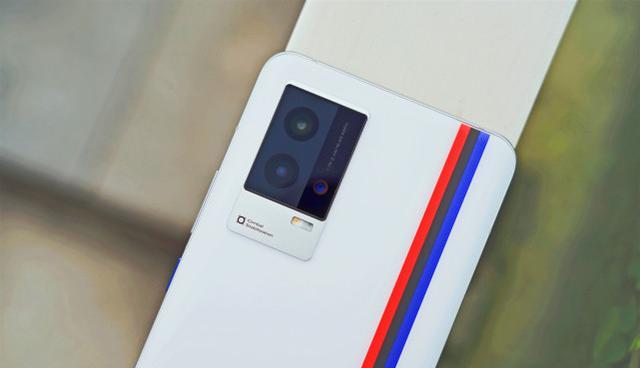 iqoo|iQOO“双机”降价，均搭载骁龙888处理器，到底该怎么选？