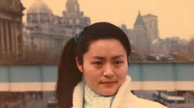 金炜玲|打败韦唯毛阿敏的一代歌后，却被亲弟砸致脑震荡，沦落到保姆谋生