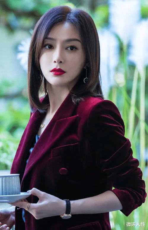 陈乔恩|同样是演金牌经纪人，将秦岚和陈乔恩放在一起对比，差距就出来了