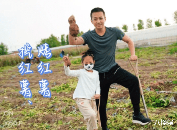 孙俪|孙俪晒邓超生活照感慨:邓先生变了,超哥遛狗学书法愈发沉稳