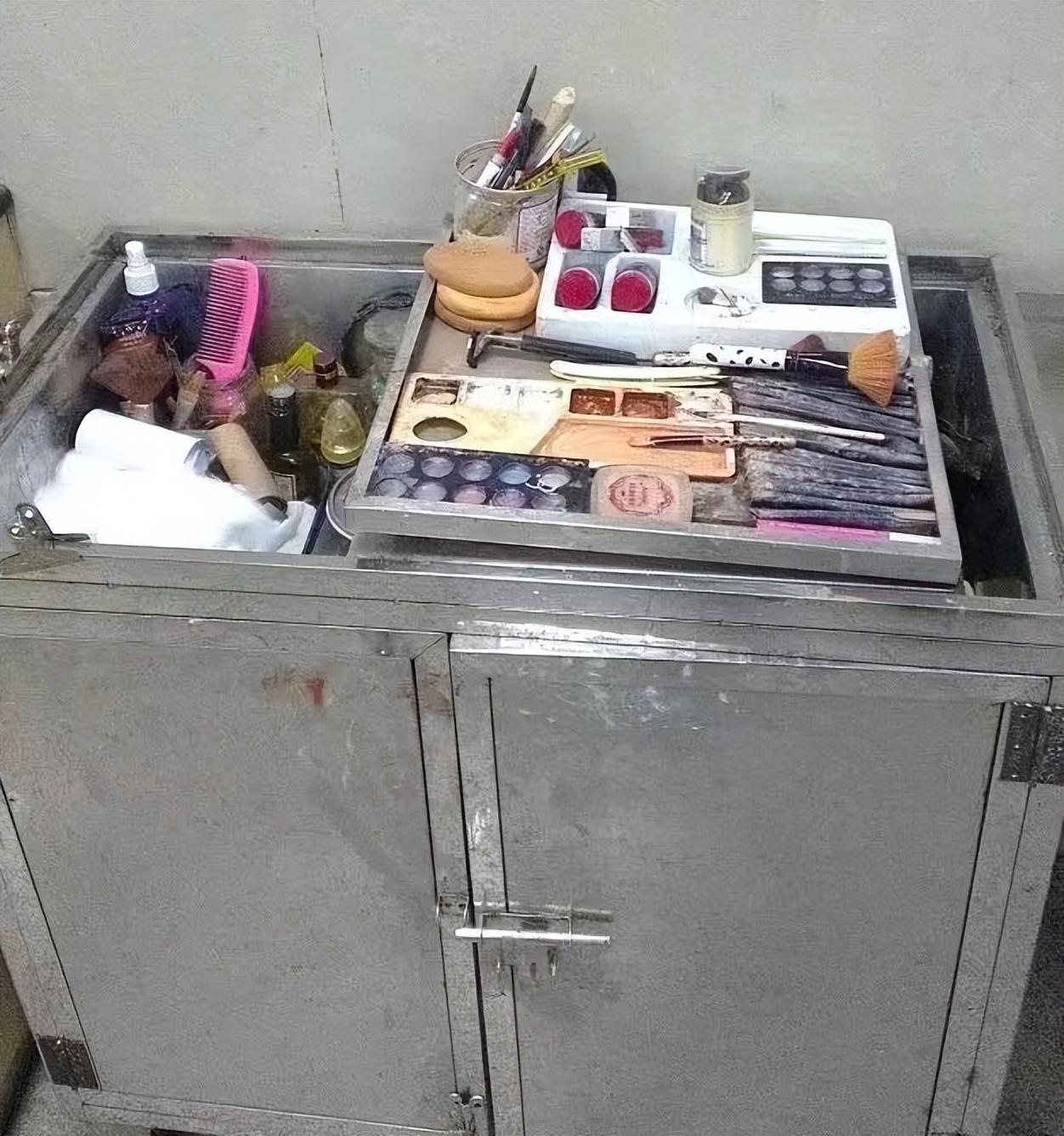 2013年,东北漂亮女孩成“入殓师”,入行9年,接触50000多个尸体