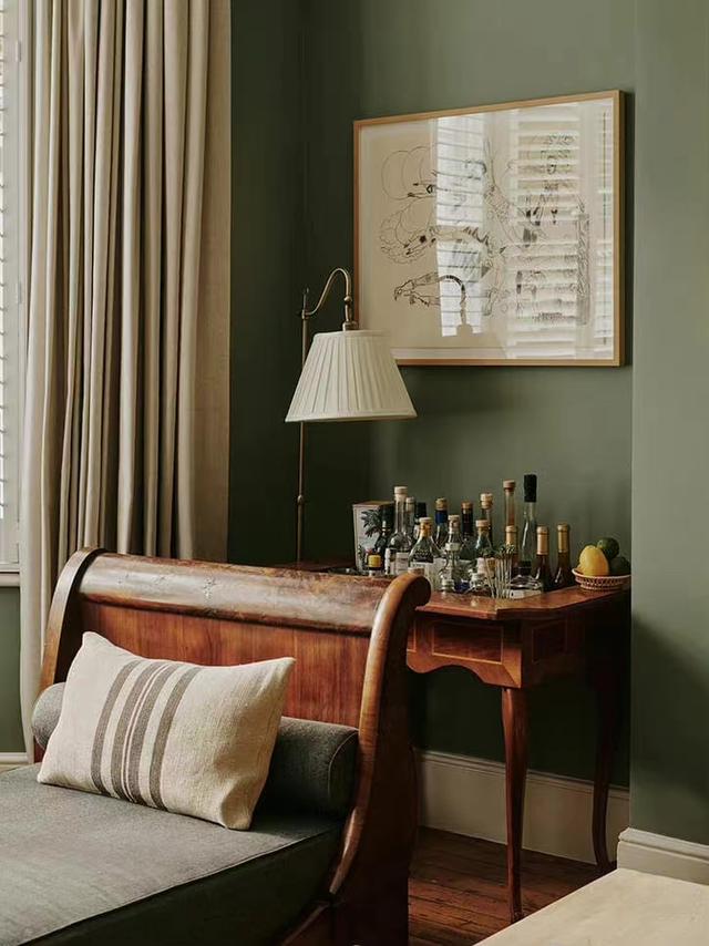 一对英国夫妇的家,全屋宁静复古,绿色调那叫一个柔美,令人羡慕