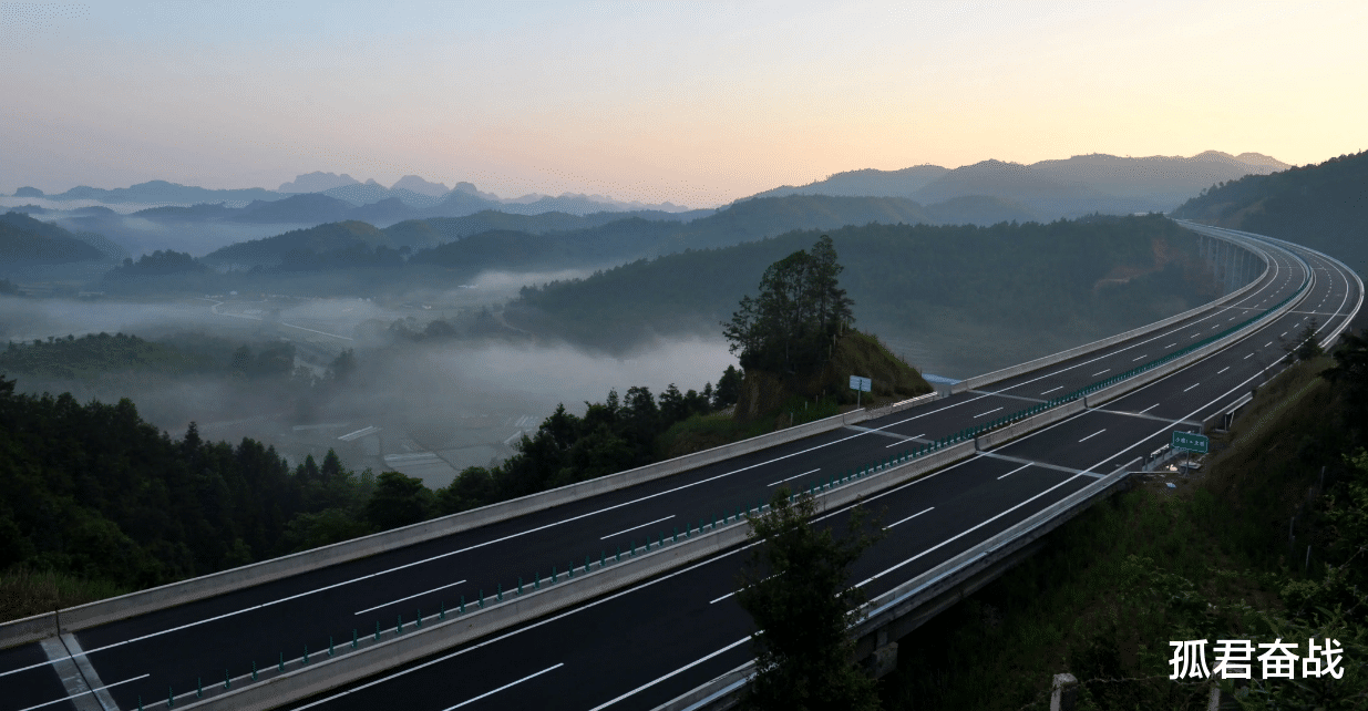 高速公路所有路段或免收费?专家提议得广泛支持,车主:终于等到