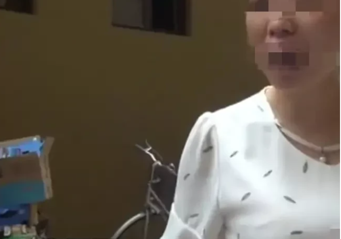 河北石家庄,一对年轻夫妻因租房到期准备搬走,不料却被一位老人拦住
