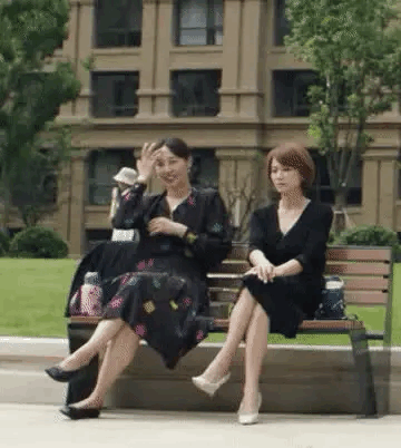 白百何|白百何新剧演技王炸!学校门口大晒名牌包,剧情太过分被吐槽