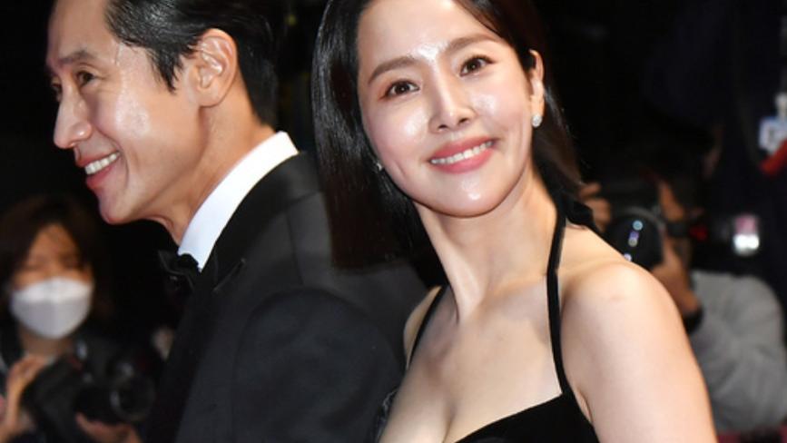 梁朝伟|韩国最重要的电影节红毯，有人出糗有人惊艳