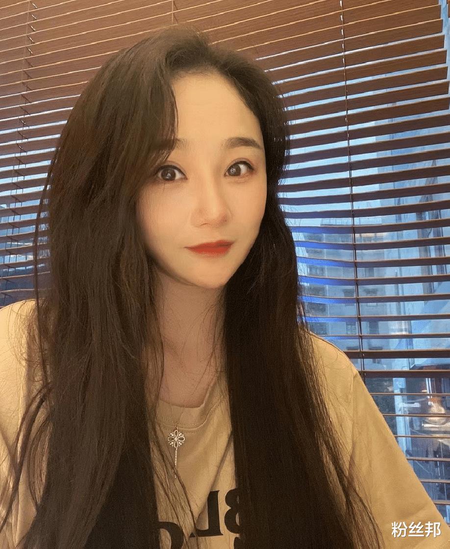 沈曼|沈曼跳槽首秀，直播人数破万，被网友吐槽“整容失败”