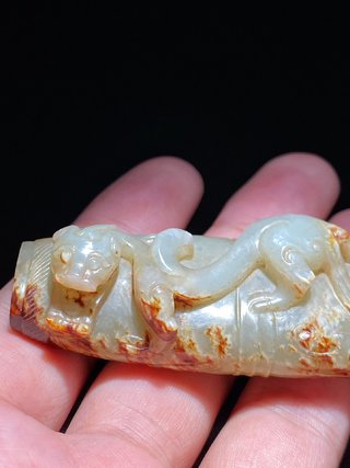 和田玉籽料|汉 和田玉籽料 白玉受沁 龙凤纹 玉勒 扁勒