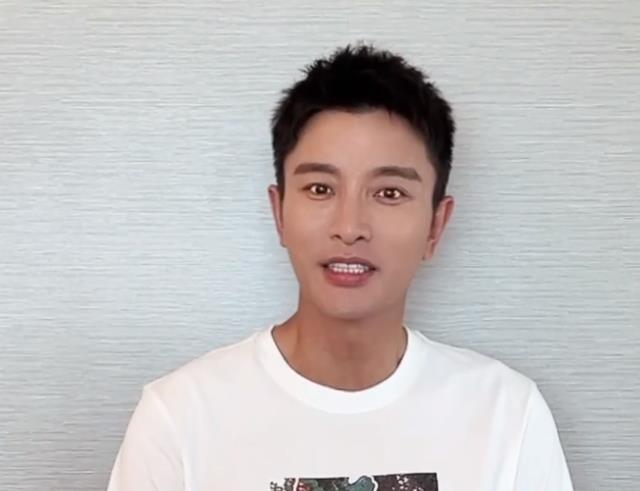 公益|尴尬！25岁女偶像拍公益海报还凹姿势，冷脸扭胯站没站相遭群嘲