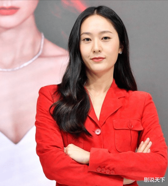 郑秀晶|郑秀晶金材昱现身新剧发布会，红衣配黑衣，演绎疯狂爱情