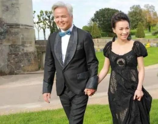 张庭|张庭昔日给员工“洗脑”台词，一天只花10块钱，出门只坐保姆车