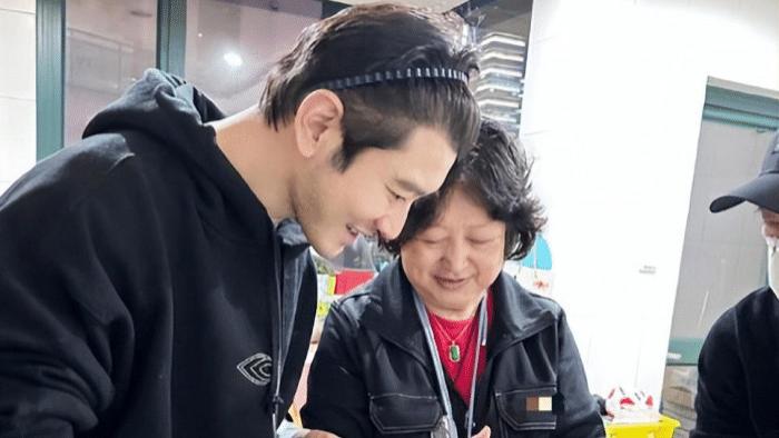 成毅|黄晓明晒一家冬至包饺子