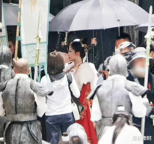 杨紫|《长相思》杨紫红衣王姬太惊艳！张晚意黑王气势强，檀健次好仙！